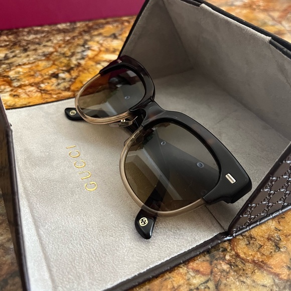 Gucci sunglasses! Like new! - Picture 4 of 4